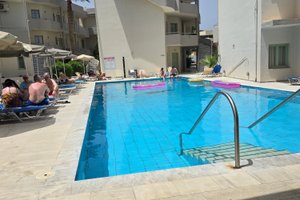 Pool & Beach