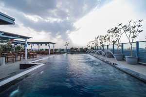 Pool & Beach