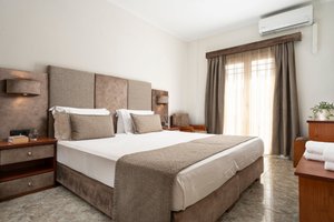 Room & Suite
