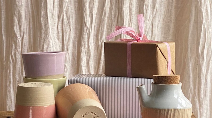 A cup o'kindness, droppkanna, stengods. Marie Karlsson.