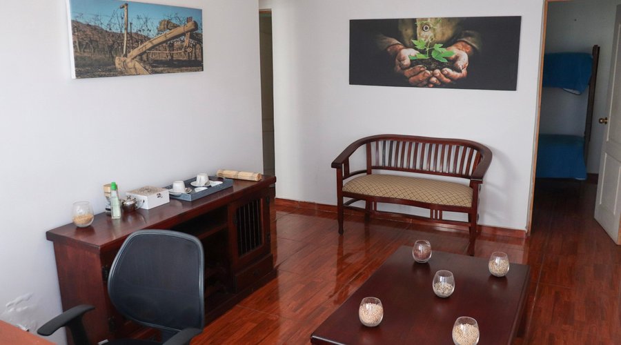 Sala de estar y zona de trabajo con servicio de internet gratuito.