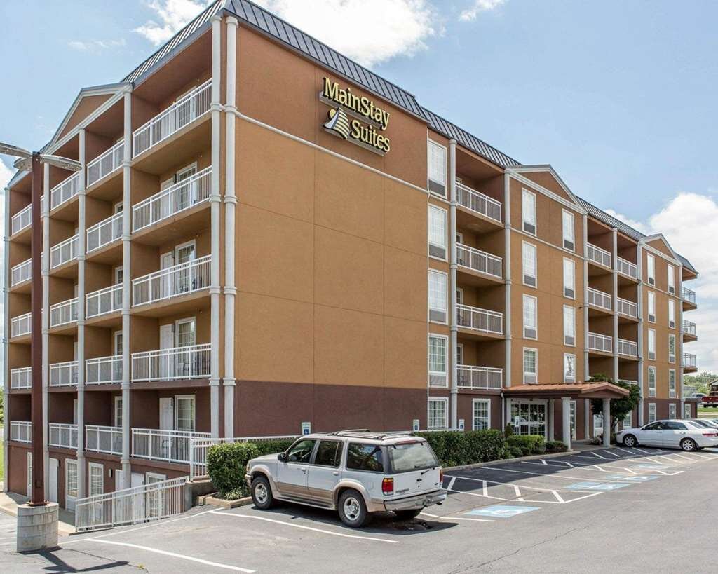 Swinging party - Review of Clarion Inn & Suites near Downtown, Knoxville, TN  - Tripadvisor