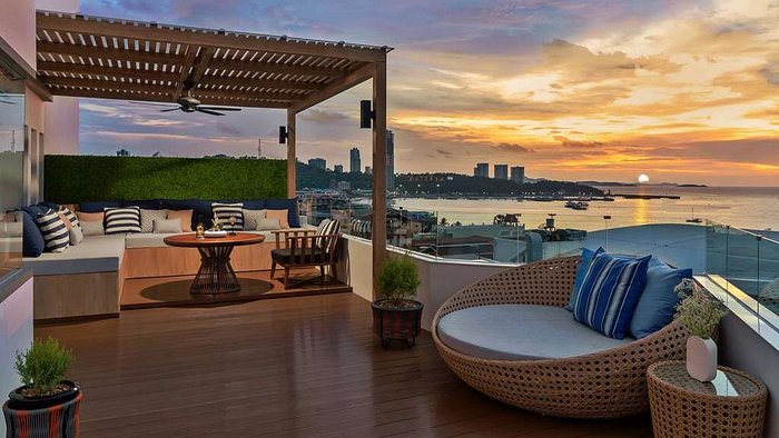 Avani Sea View Corner Suite Balcony Sunset