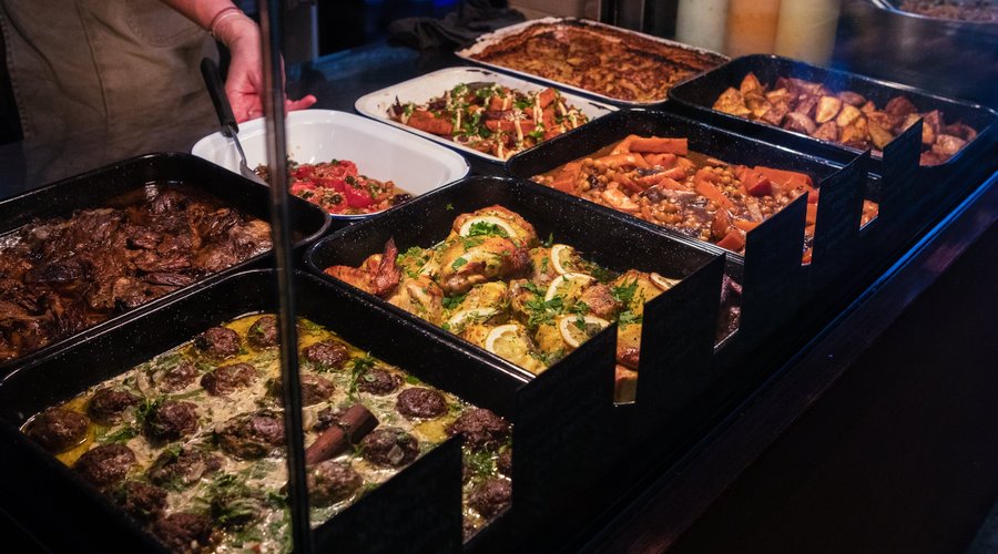Our hot cabinet is filled with delicious slow-cooked meat dishes, vegan tagines, veggie braises, pilafs, gratins and more. Come fill your plate with deliciousness!