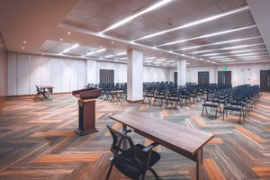 Centro de negocios y salones de eventos