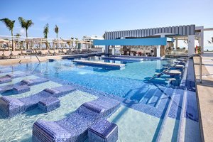 Pool & Beach