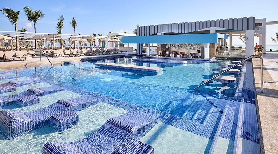 Marley Poolside bar with swim-up bar	