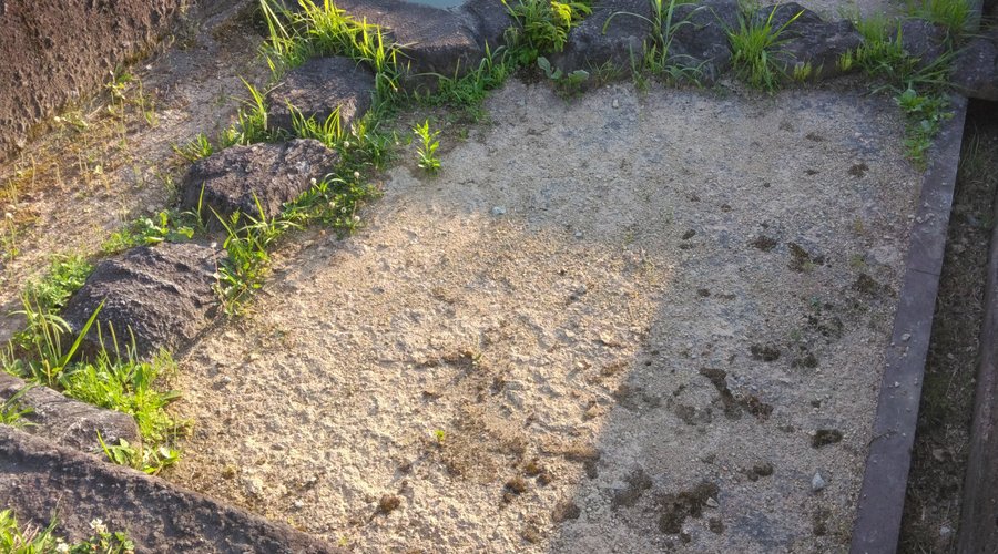 時の記念日の由来となった水時計の遺跡。この石組みはどの部分になるのだろう。そこはあまり考えなかった
