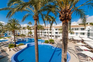 Piscina y playa