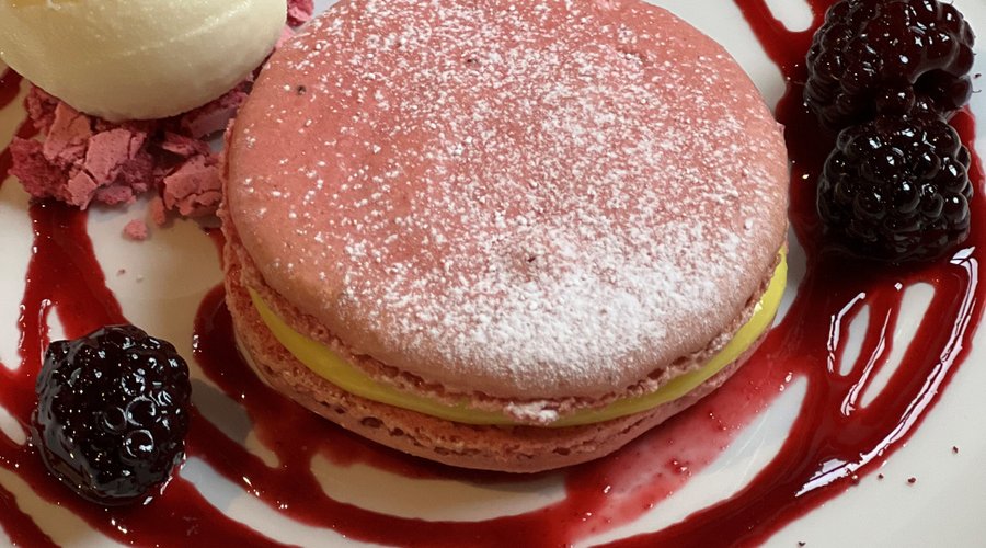 Blackberry macaron