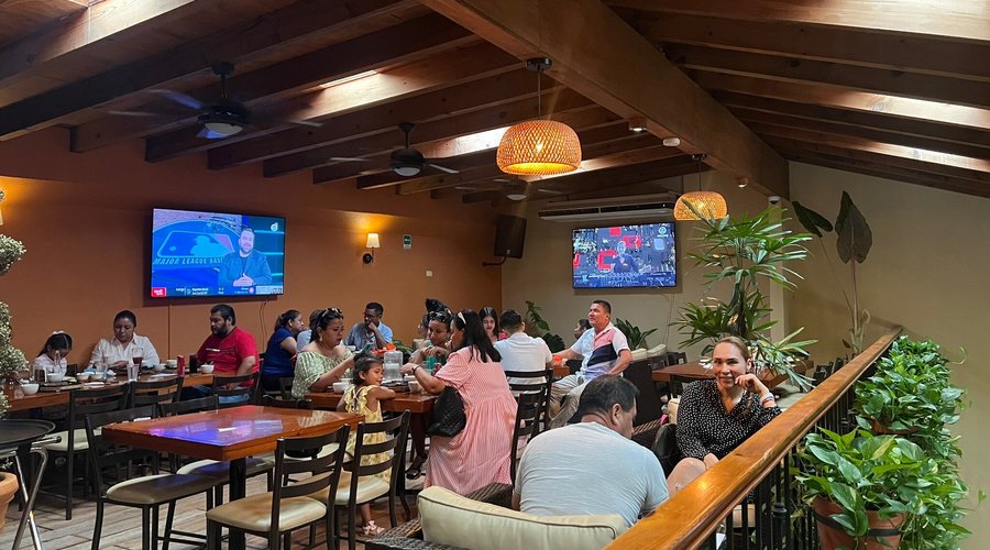 Buen ambiente y comida!
