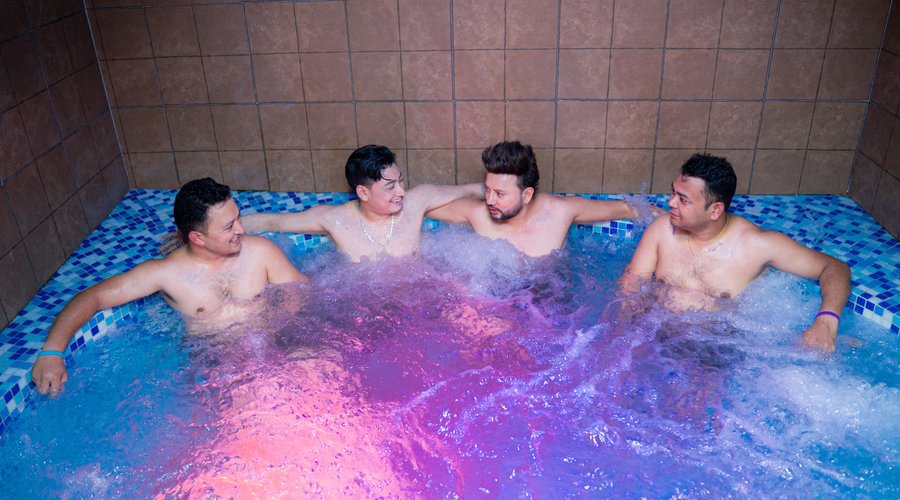 Gents Jacuzzi Bath