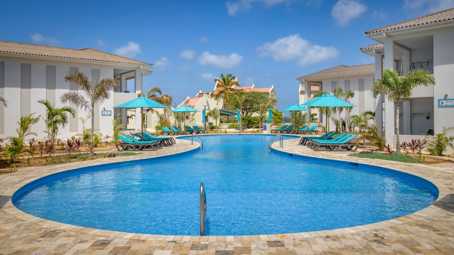 Deluxe Garden View Swimming Pool Area