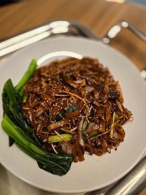 Room service: wagyu stir-fry flat noodle