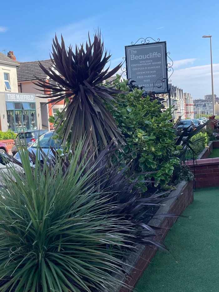 THE BEAUCLIFFE - Prices & B&B Reviews (Blackpool, England)