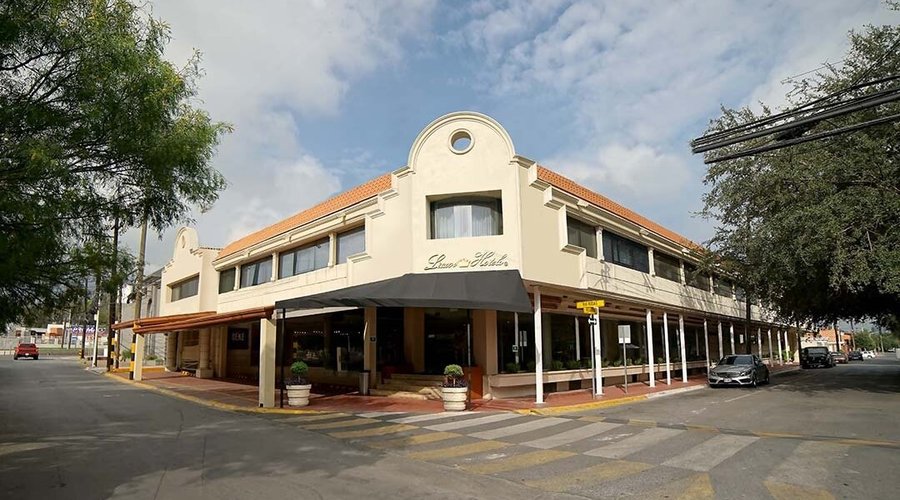 Fachada de hotel Antaris Valle