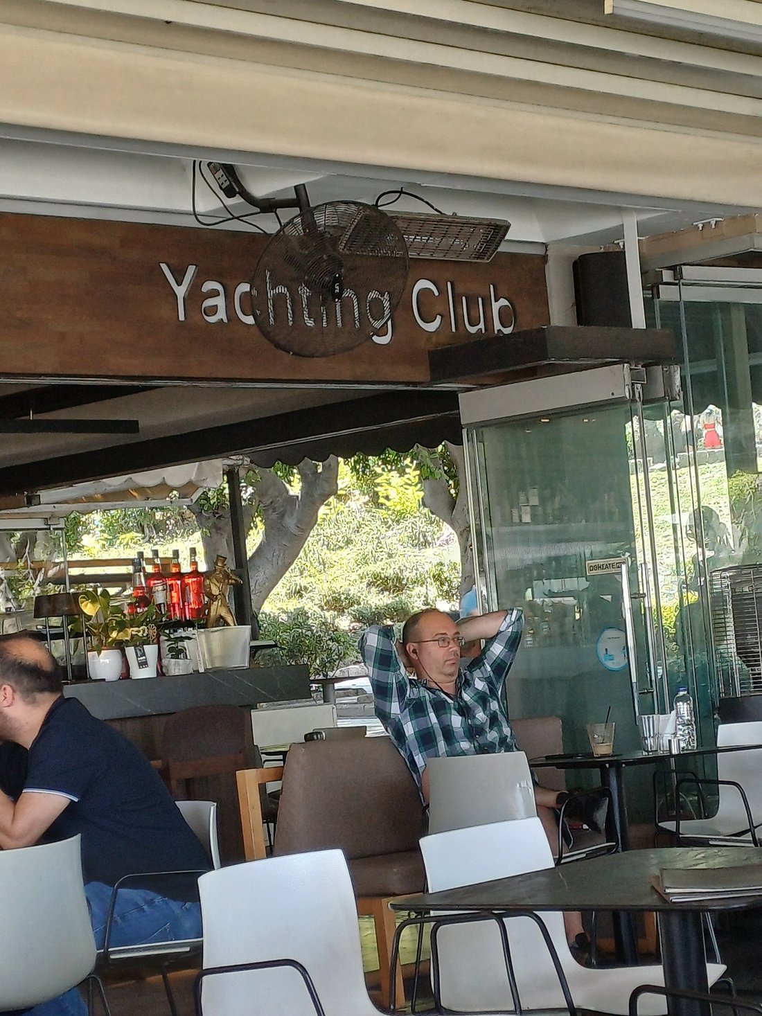 yachting club cafe photos