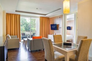 Room & Suite