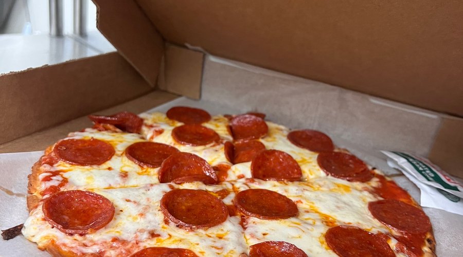 Gluten free pepperoni pizza