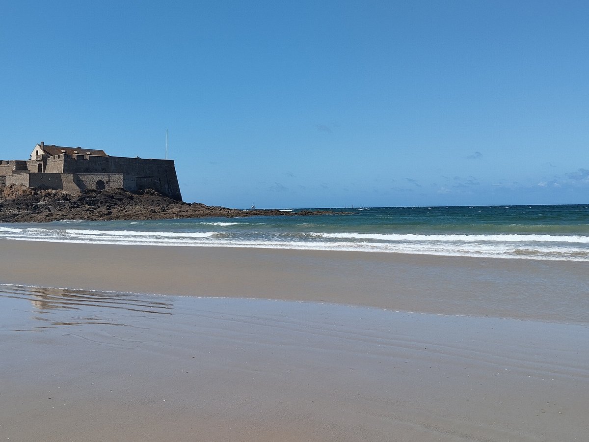 Woman in Saint-Malo