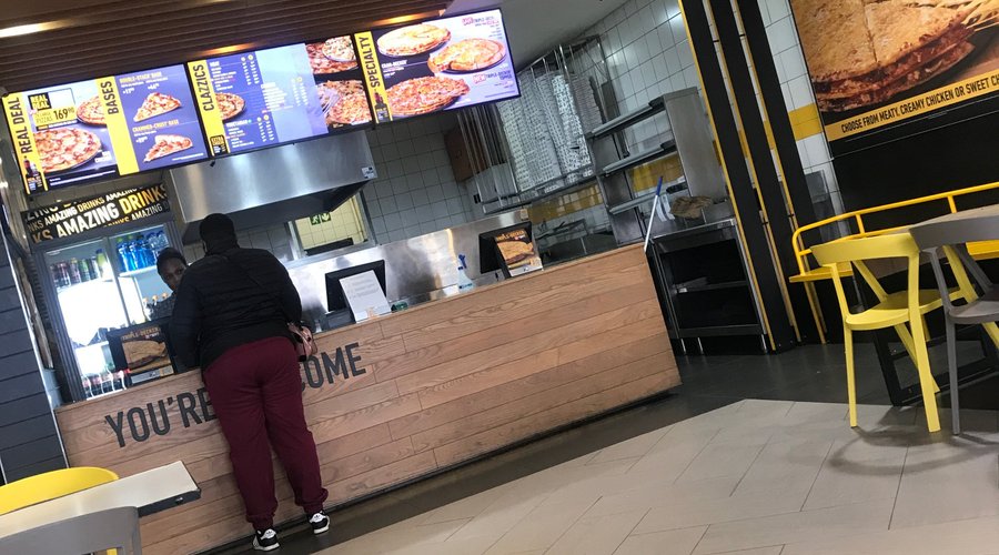 I was waiting for my order and place is so clean and nice