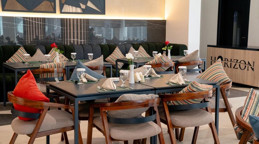 Embark on a lavish culinary journey at Acacia Restaurant, where global flavors intertwine in every dish. With the elegance of Italian, the finesse of French, and exotic delights, your taste buds will be indulged, Nestled on the first floor of Horizon Hotel, Acacia Restaurant unveils a mesmerizing panorama of Basra's beauty, an enchanting backdrop that harmonizes flawlessly with the artistry on your plate