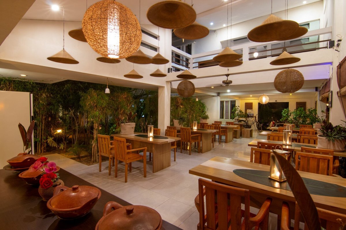 Diva Lombok Resort & Bintang Cafe Coffee Shop: Pictures & Reviews ...