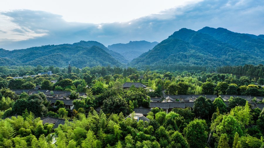 Resort's View