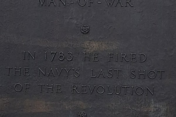 Information plaque on the plinth