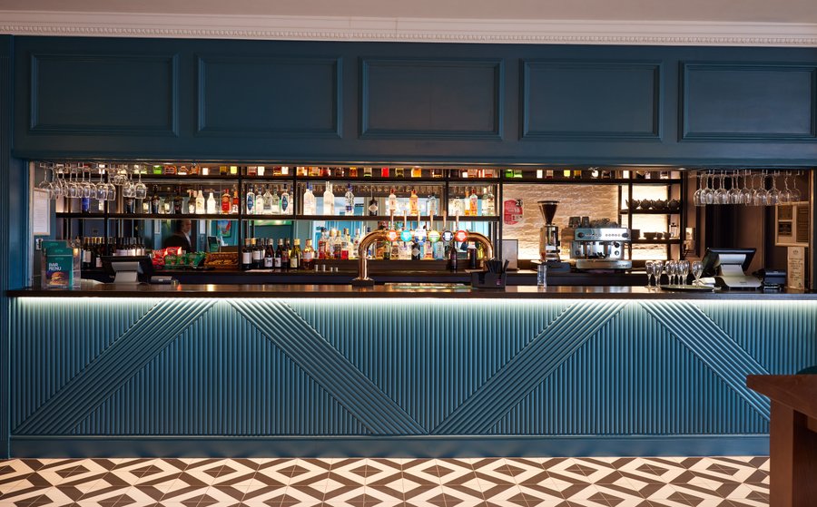 Heathrow Aviator Bar 4