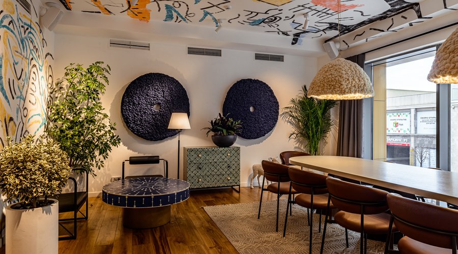 VIP room for celebration and meetings. could be served till 12 people Вип комната для проведения встречи и мероприятий, вмещает в себя до 12 персон