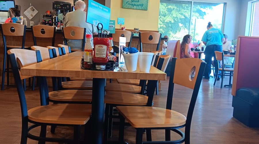 Eggs Up Grill