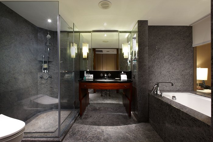 Executive Diplomatic Suite Bathroom - Separate Tub & Shower