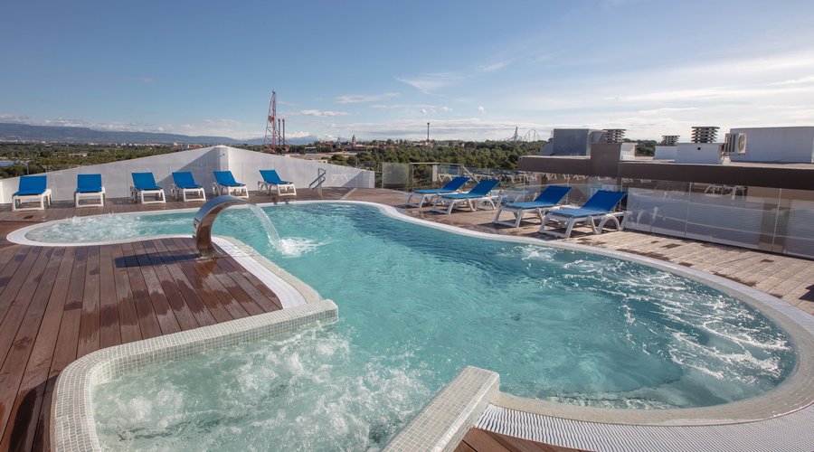 Swimming pool (adults only rooftop)