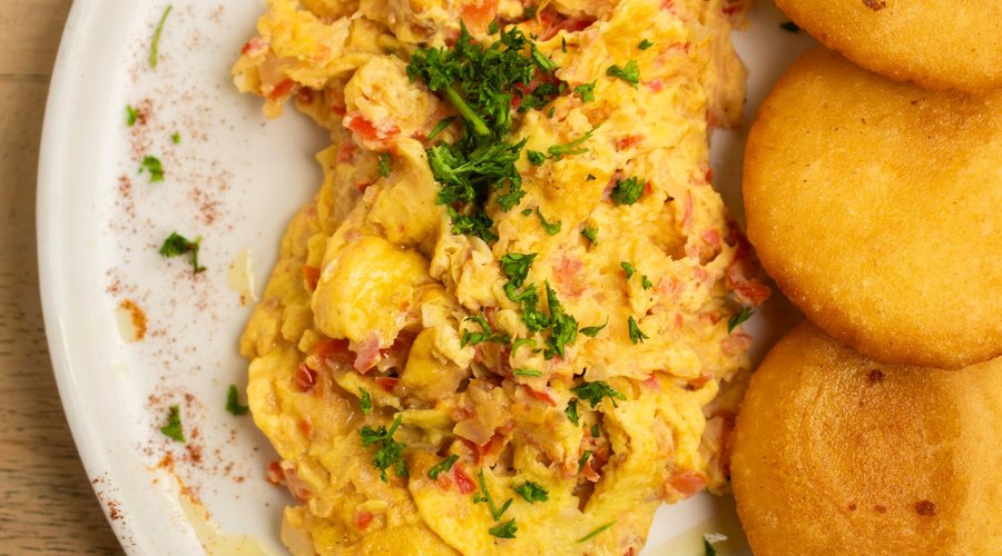 SCRAMBLED EGGS, “PERICO”  