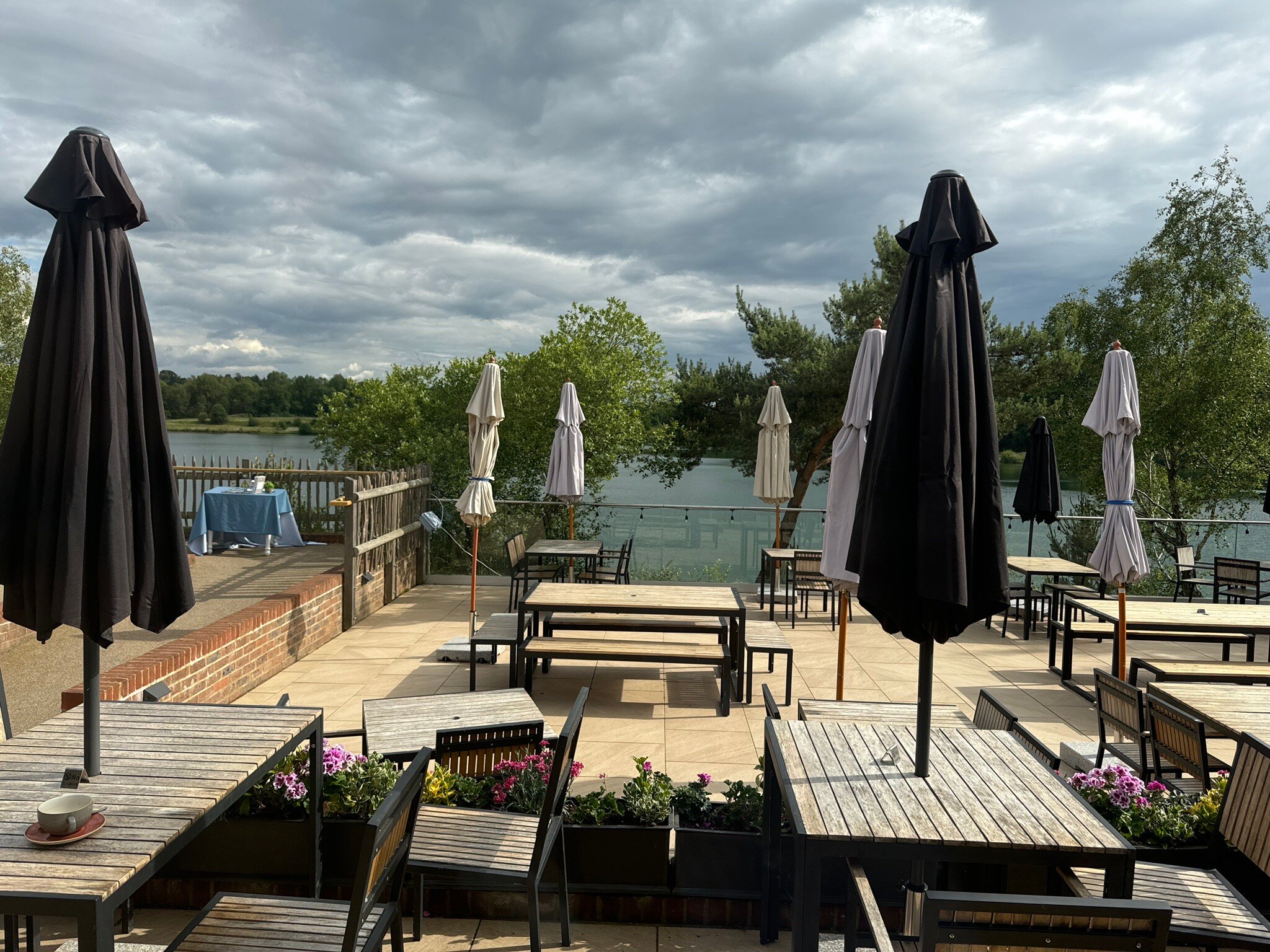 THE REVERIE, Betchworth - Buckland Park Lake Park Lake Dr - Restaurant ...