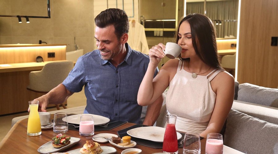 Café da manhã no quarto com serviços exclusivos.