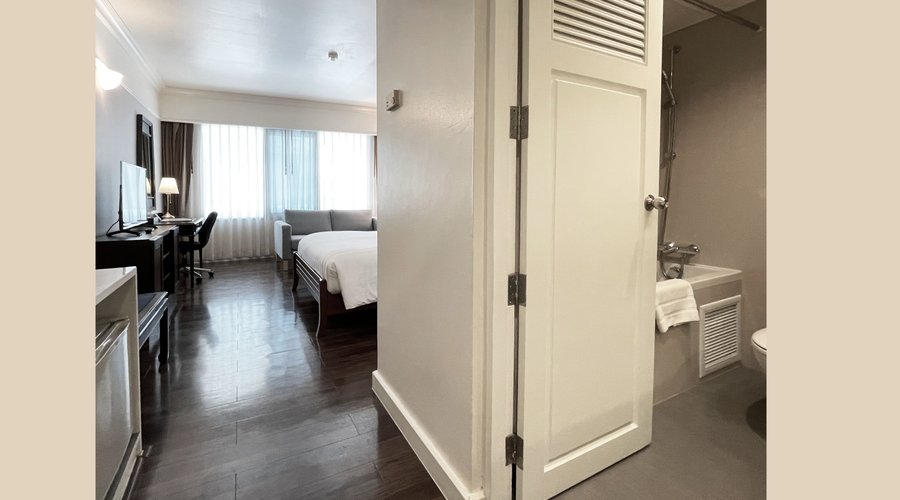 Deluxe Room Queen Bed