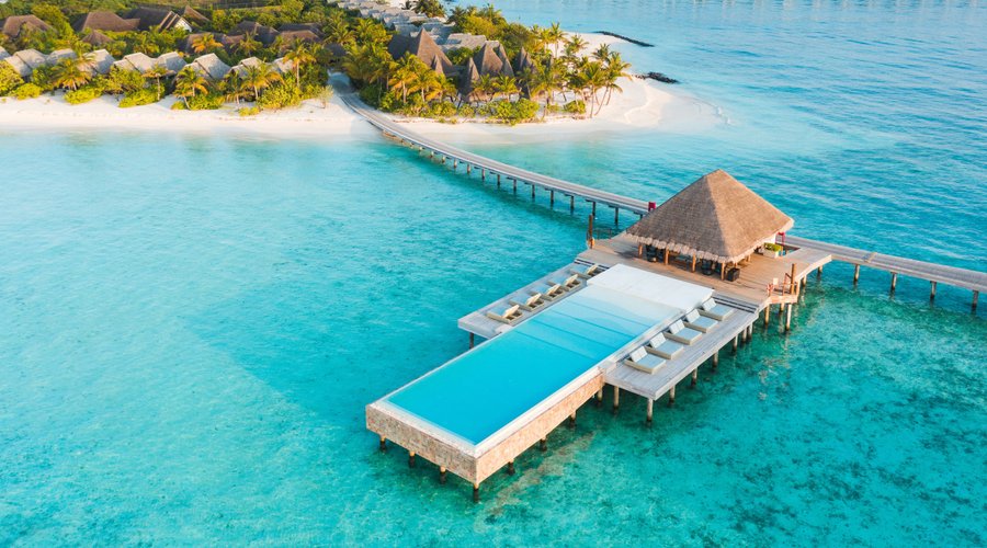 An aerial shot of Heritance Aarah featuring the Infinity Pool.