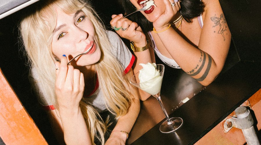 Ice, ice Baby! Wir bringen den Klassiker Softeis zurück! Unser Bio-Vanille-Softeis geht einfach immer. Mit verschiedensten Toppings - eigentlich zu gut zum Teilen ;-)