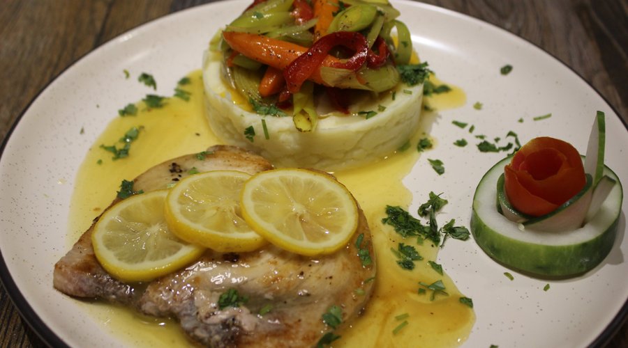 Butter sauce with lemon for an exquisite Sword fish + 2 Sides