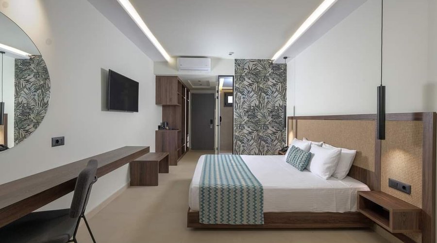 New swim-up rooms