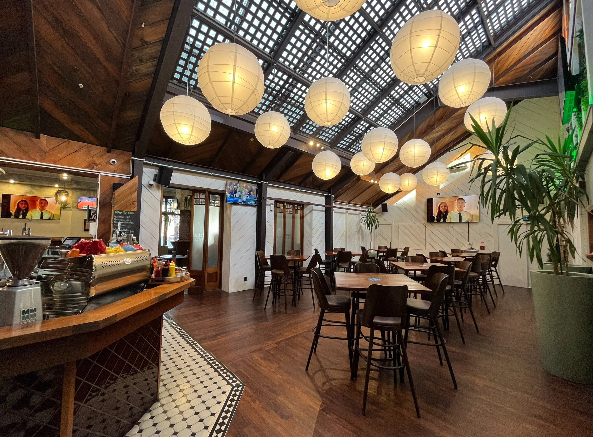 The Cambridge Hotel by null