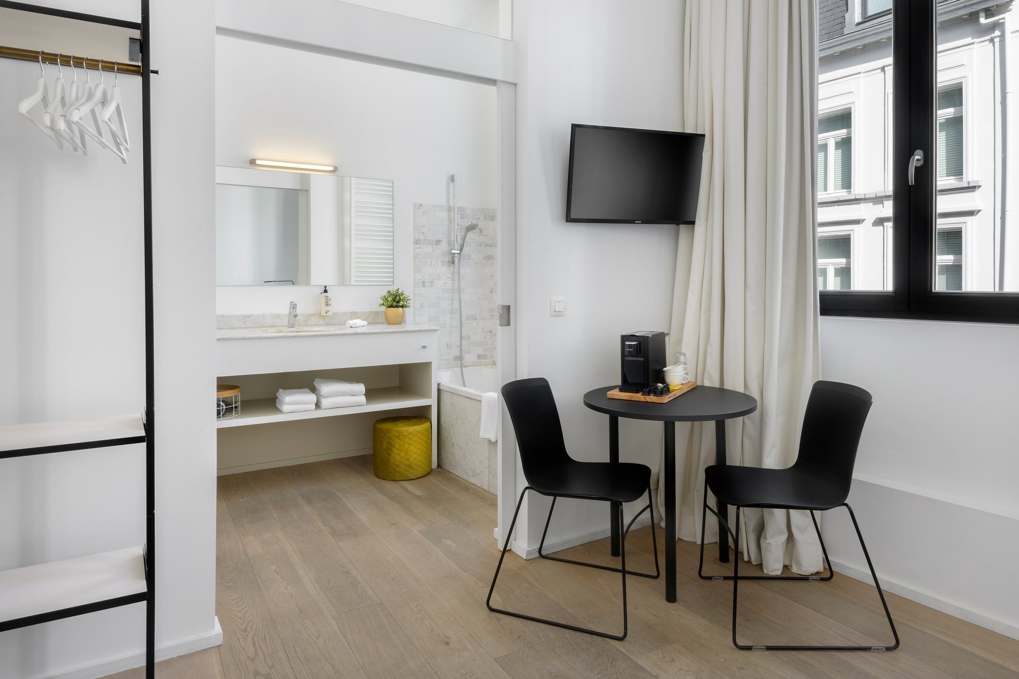 B&B Rosier 10 by null