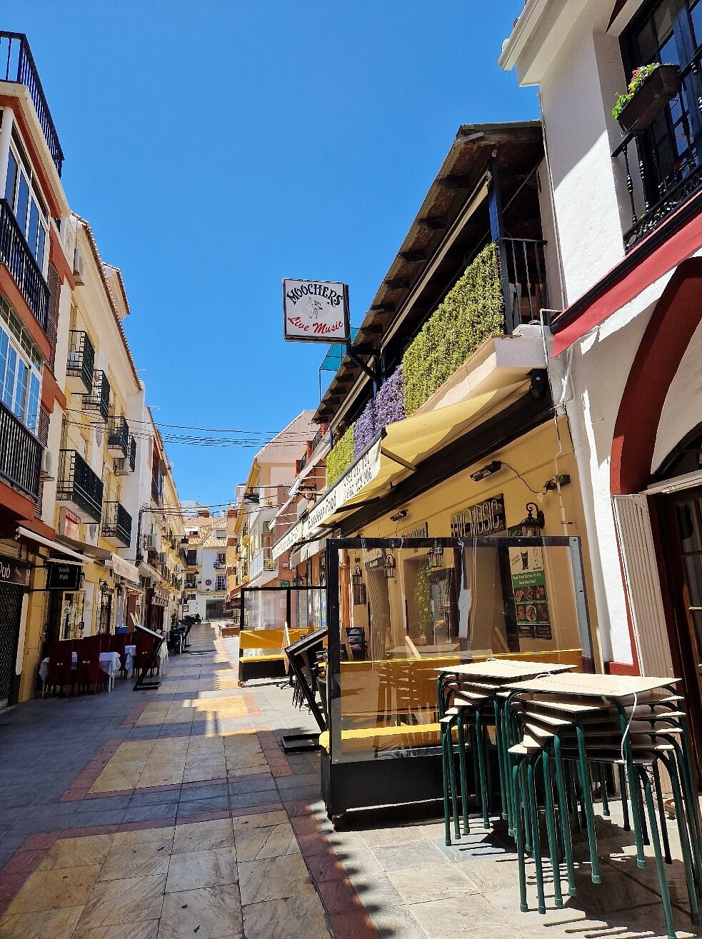 MOOCHERS FUENGIROLA BAR AND GRILL - Restaurant Reviews, Phone Number &  Photos - Tripadvisor