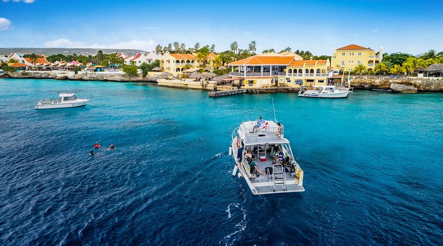 Boat Diving with Buddy Dive Resort Bonaire