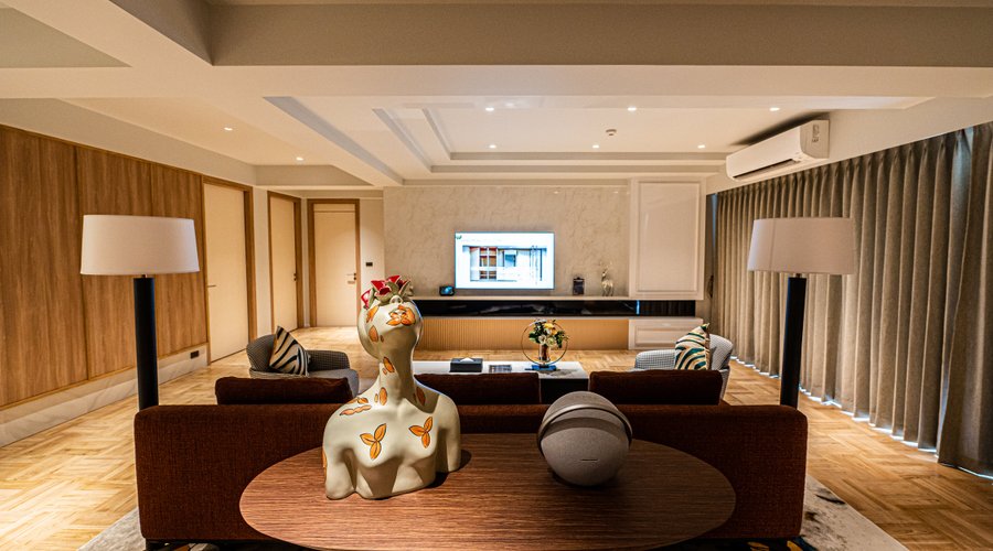 Grand Executive Suite _Living area