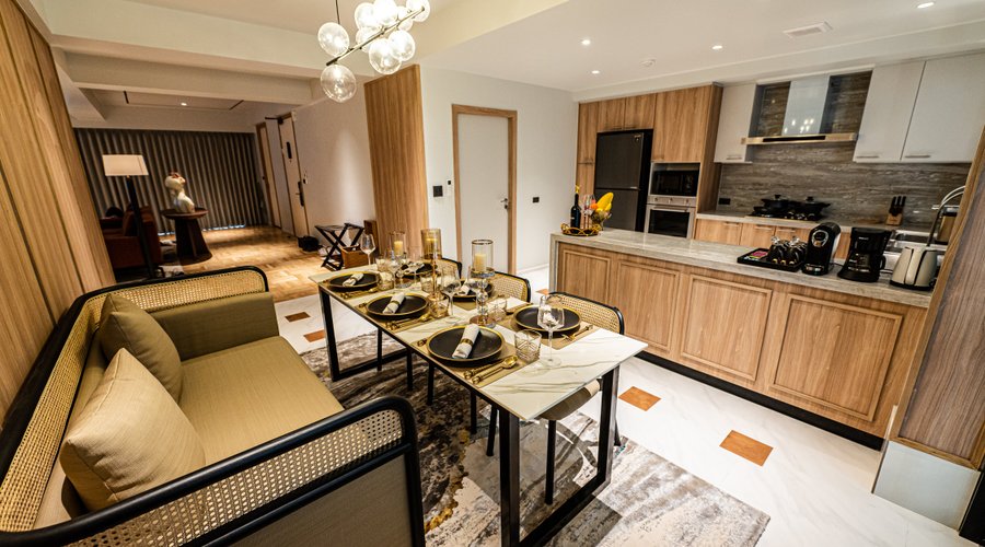 Grand Executive Suite _Kitchen and Dining areas