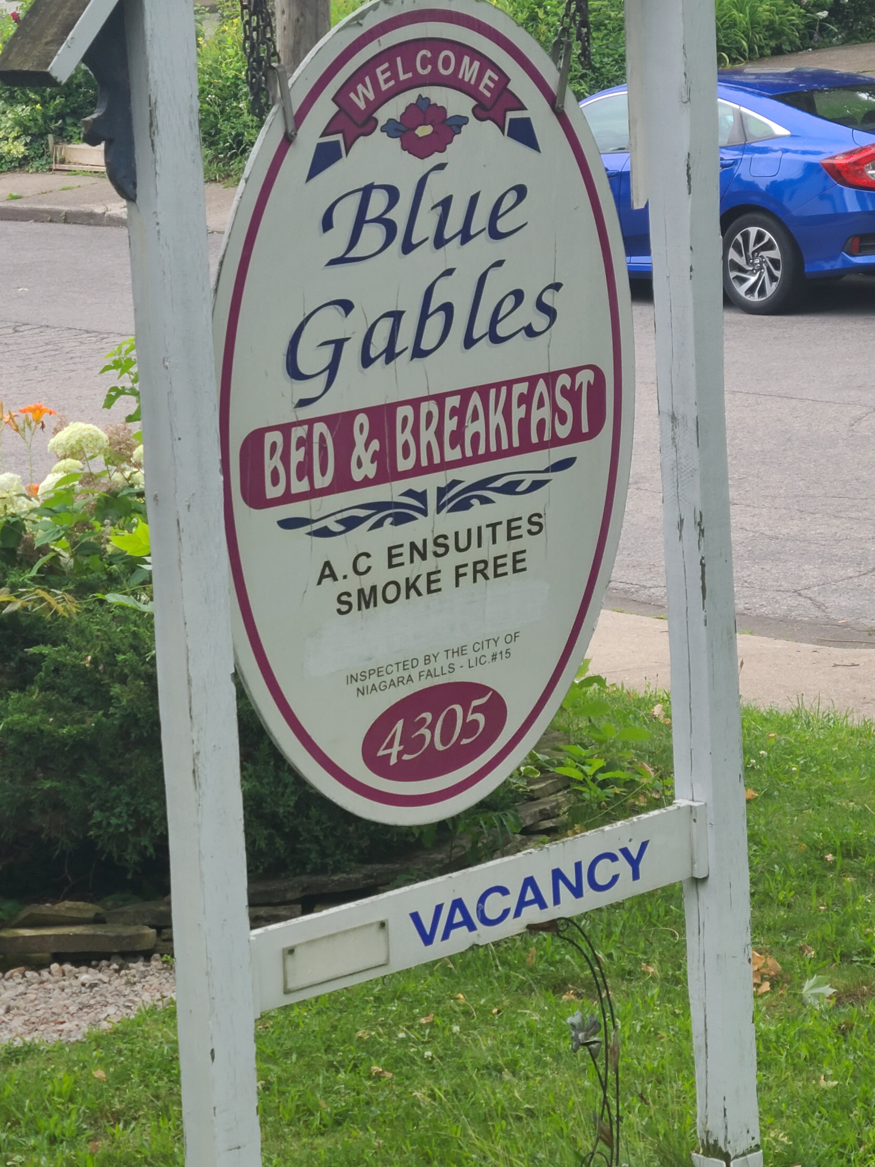 BLUE GABLES BED & BREAKFAST (Niagara Falls) - B&B Reviews, Photos, Rate ...