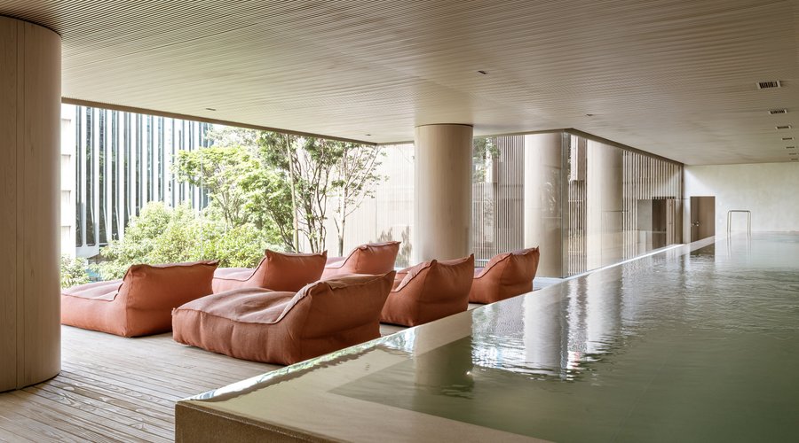 Piscina climatizada com raia semiolímpica de 25m
